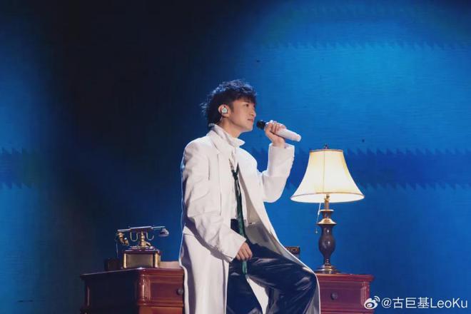 染罕见细菌“比生孩子还要痛苦”……long8国际龙8著名歌手自曝感