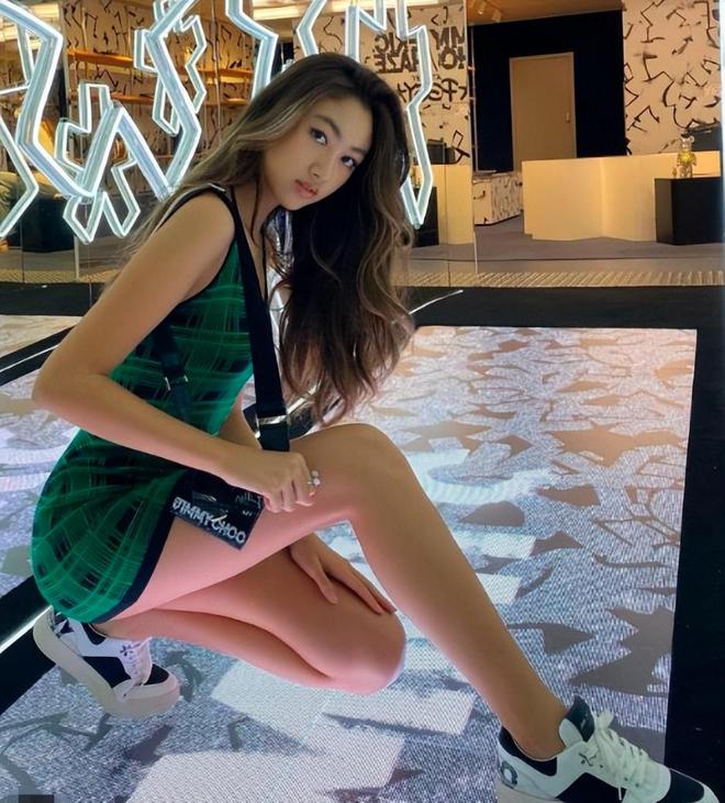 妈美貌的高低往往决定了孩子颜值的上限龙八国际娱乐网站同父异母的星二代妈(图4)