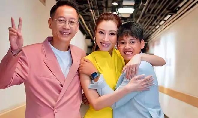 妈美貌的高低往往决定了孩子颜值的上限龙八国际娱乐网站同父异母的星二代妈(图6)