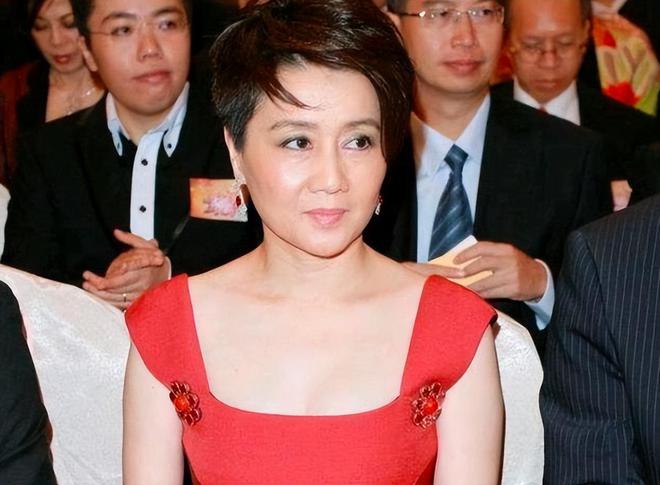 妈美貌的高低往往决定了孩子颜值的上限龙八国际娱乐网站同父异母的星二代妈(图15)