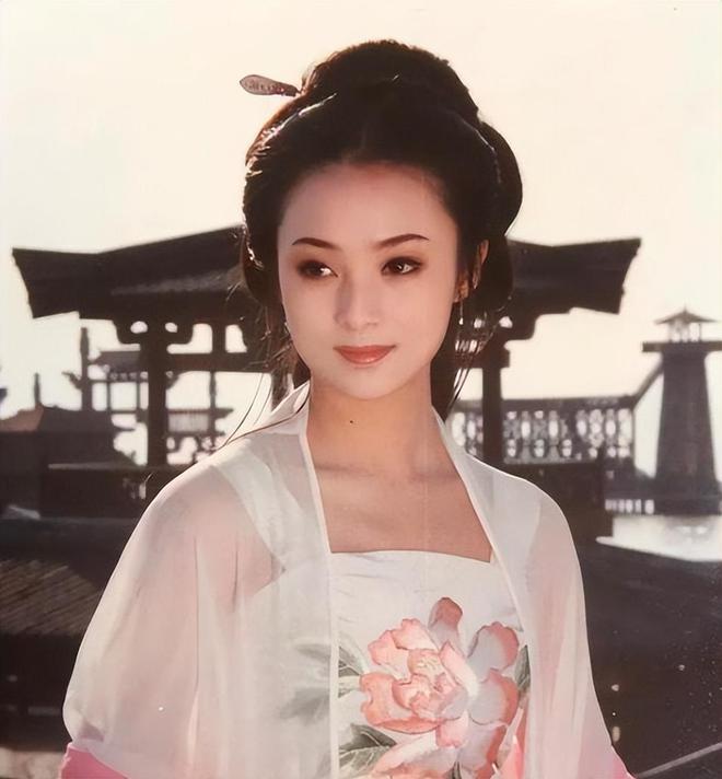 妈美貌的高低往往决定了孩子颜值的上限龙八国际娱乐网站同父异母的星二代妈(图16)