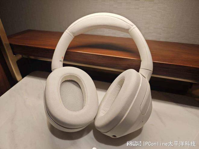 低音于无线时代在ULT WEAR上青出于蓝龙8long8国际唯一网站延续索尼传统的重(图1)