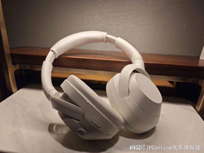 低音于无线时代在ULT WEAR上青出于蓝龙8long8国际唯一网站延续索尼传统的重(图2)